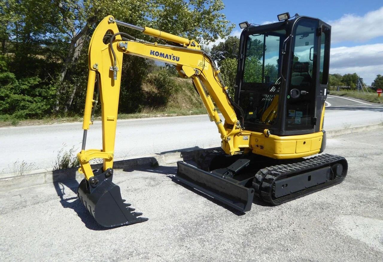 2-13.webp KOMATSU PC 26 MR-3, 2,6T + 3 GODETS – Image 1