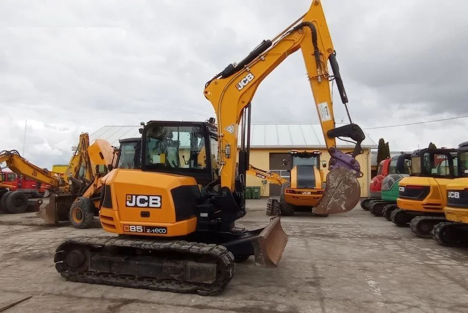 J3.webp JCB 85Z-1 ECO, 8,57T + 3 GODETS – Image 1