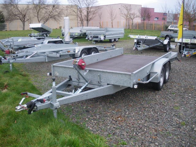 Porte-engin-brenderup-25-t-596m-–-2-essieux1.jpeg Remorque porte-engin Brenderup 2503UB – PTAC 2500 kg – Plateau basculant – Image 1