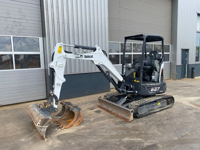 a7-13.webp BOBCAT E27, 2,68T + 3 GODETS – Image 1
